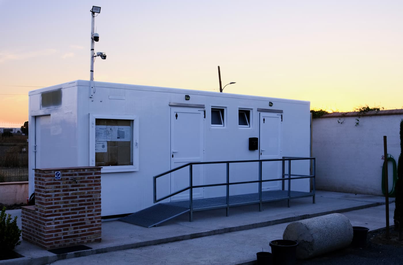Service building